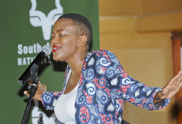 Afro Pop Thiwe Mbola