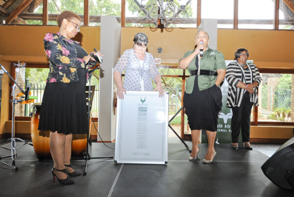 SANParks ME Marketing and Tourism_Hapillloe Sello, SANParks COO_Lize McCourt and SANParks ME Corporate Service_Wanda Mkuthulwa signing pledge 2