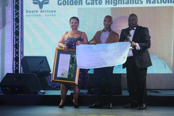 Winner of Brst Customer Service Mr Tankiso of Goldern Gate Highlands National Park