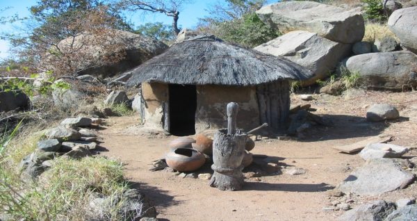 Reconstructed hut at Masorini