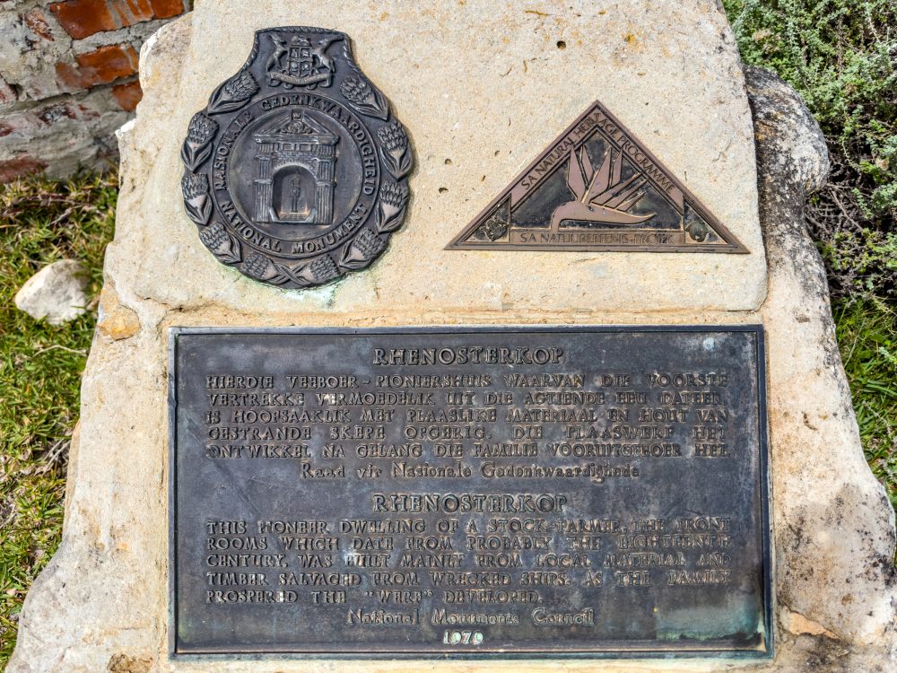 SANPARKS - AGULHAS - Rhenosterkop-251008-1