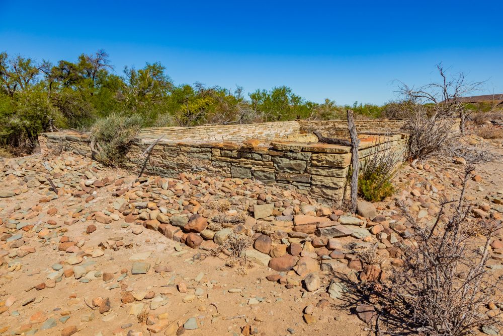 SANPARKS - Karoo NP - Stone Structure - Coral - Kraal-251027-3