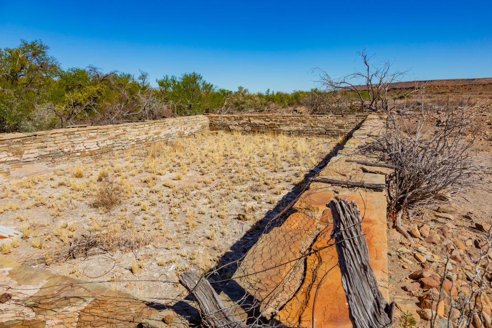 SANPARKS - Karoo NP - Stone Structure - Coral - Kraal-251027-8