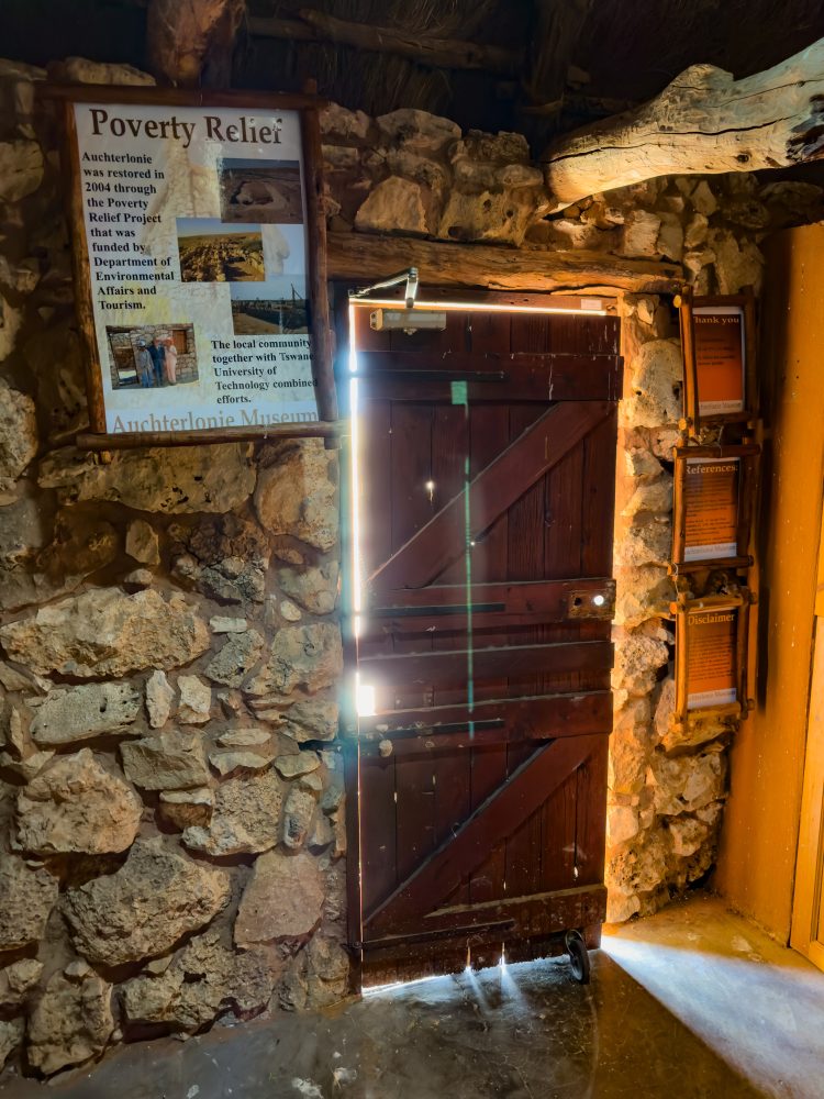 SANPARKS - Kgalagadi - Auchterlonie-Jaggers Home-260217-117